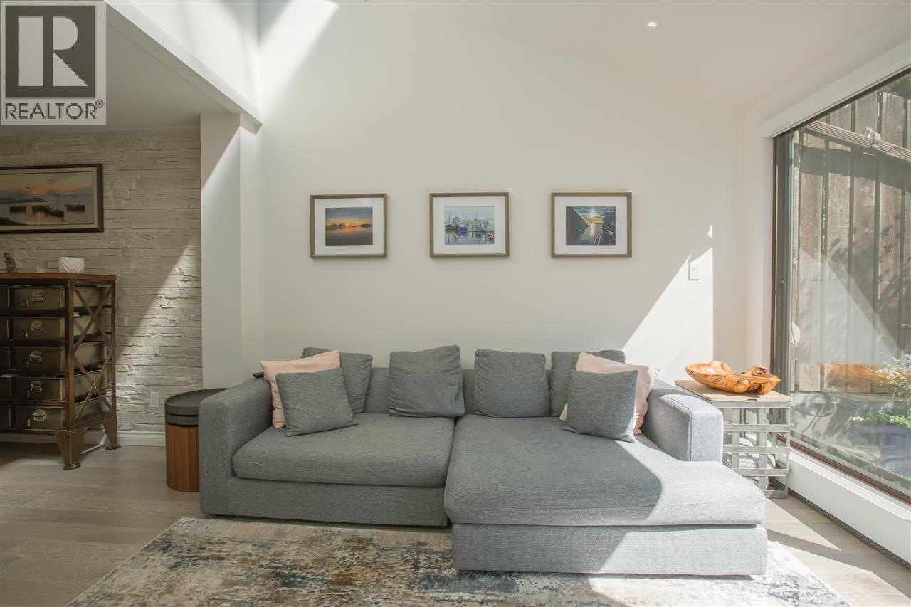 106 1745 ESQUIMALT AVENUE, West Vancouver