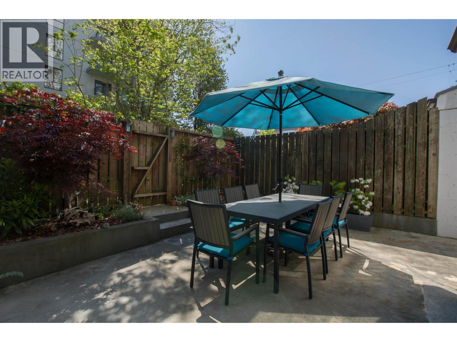 106 1745 ESQUIMALT AVENUE, West Vancouver