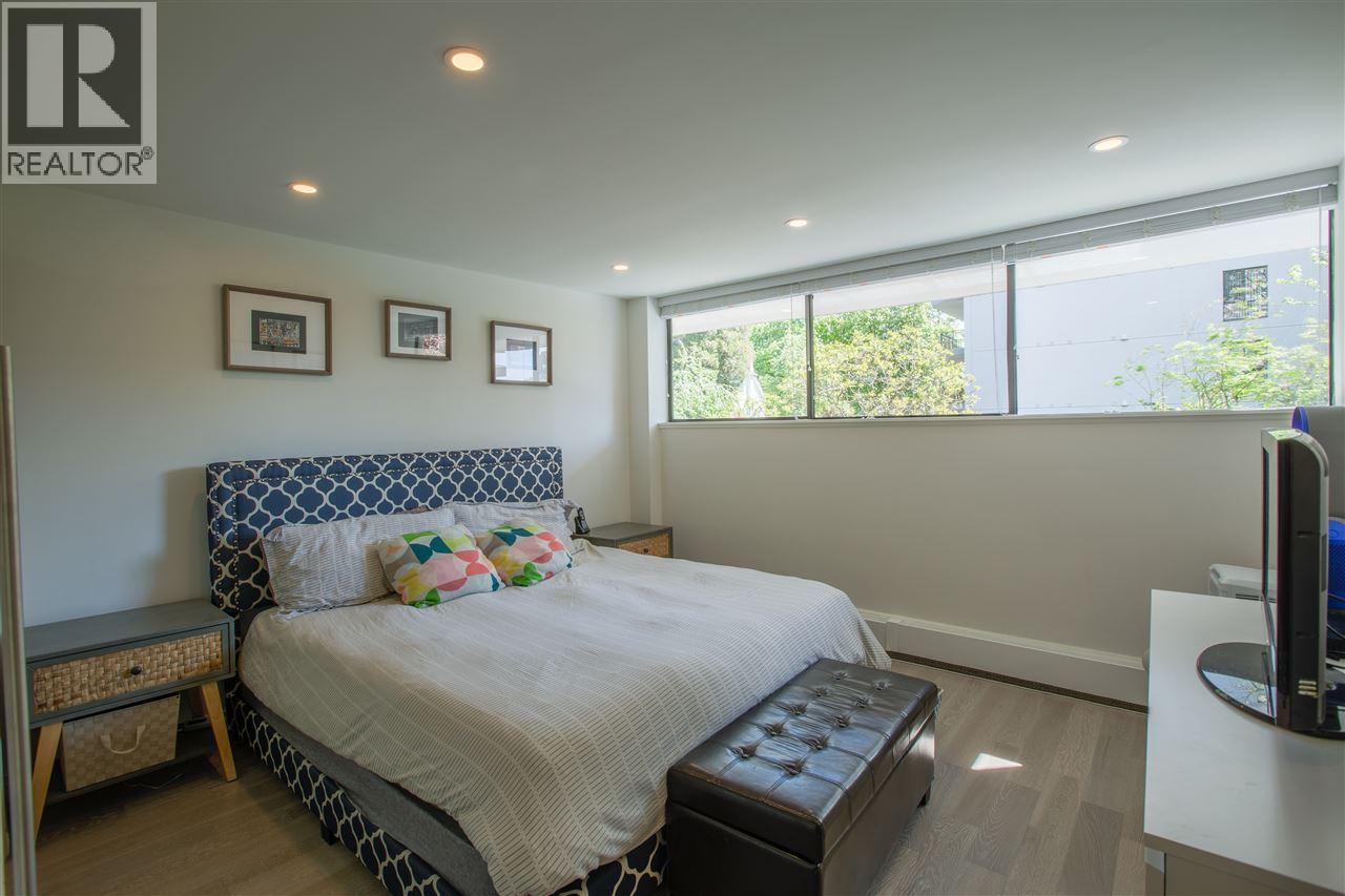 106 1745 ESQUIMALT AVENUE, West Vancouver