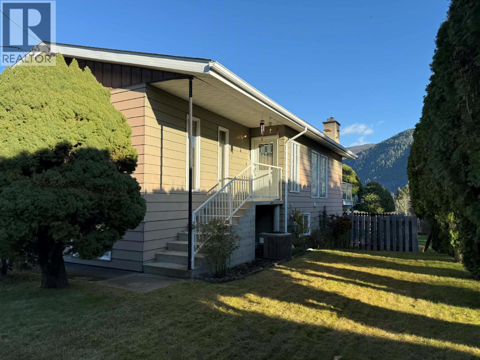 2621 6th Avenue, Castlegar