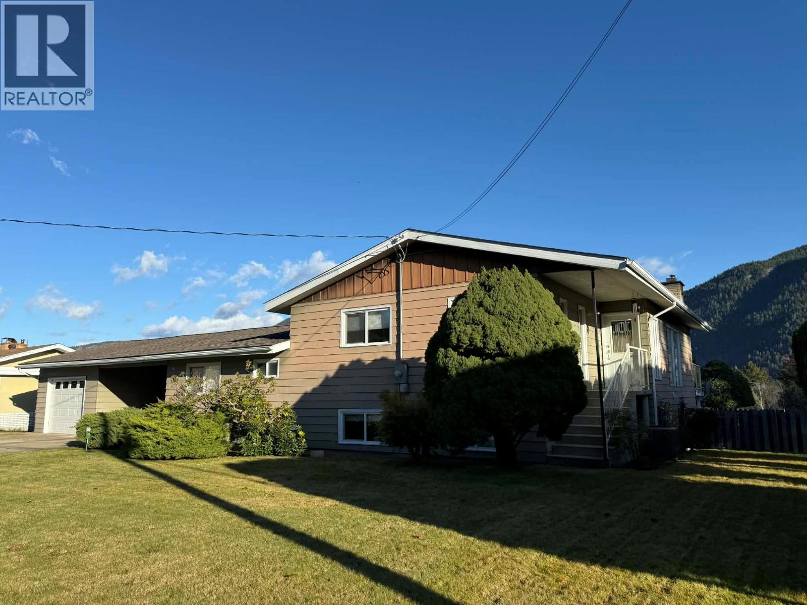 2621 6th Avenue, Castlegar