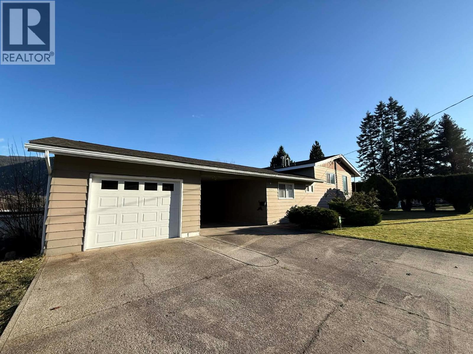 2621 6th Avenue, Castlegar