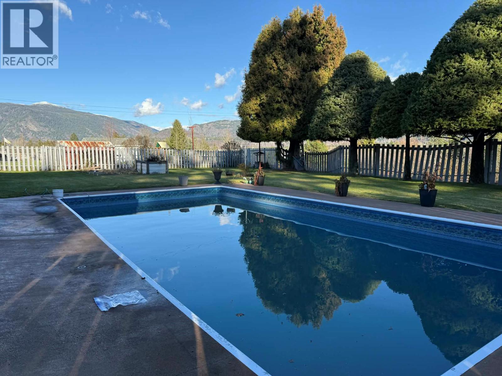 2621 6th Avenue, Castlegar