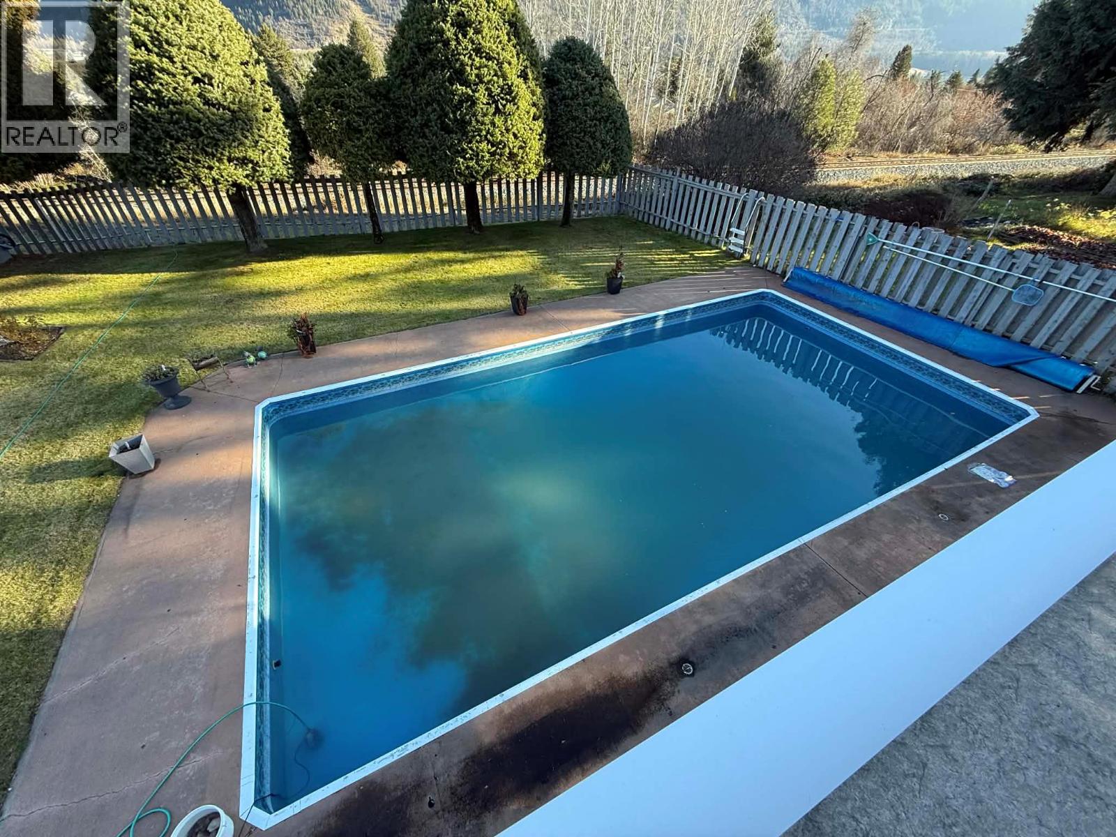 2621 6th Avenue, Castlegar