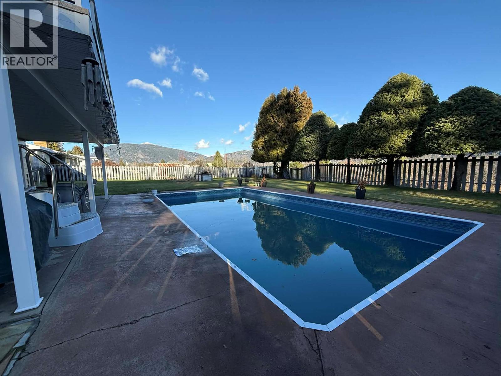 2621 6th Avenue, Castlegar