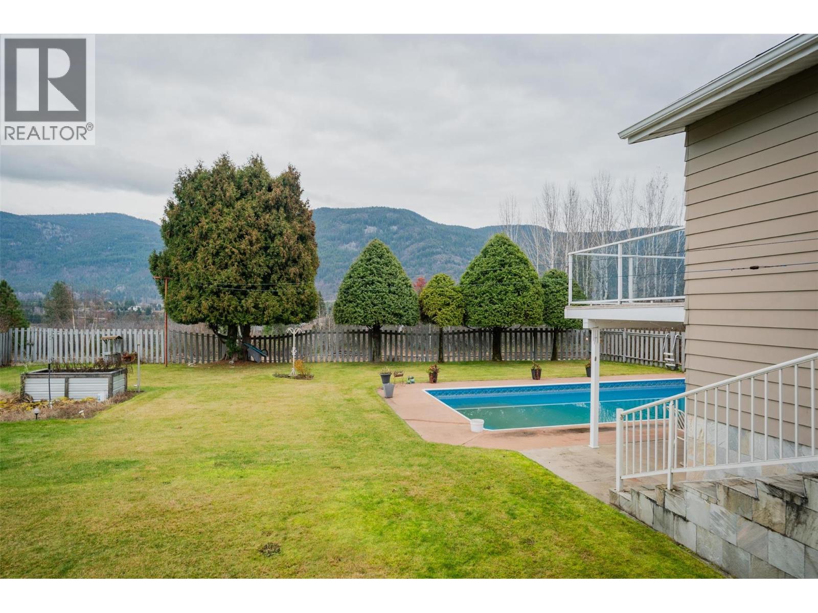 2621 6th Avenue, Castlegar