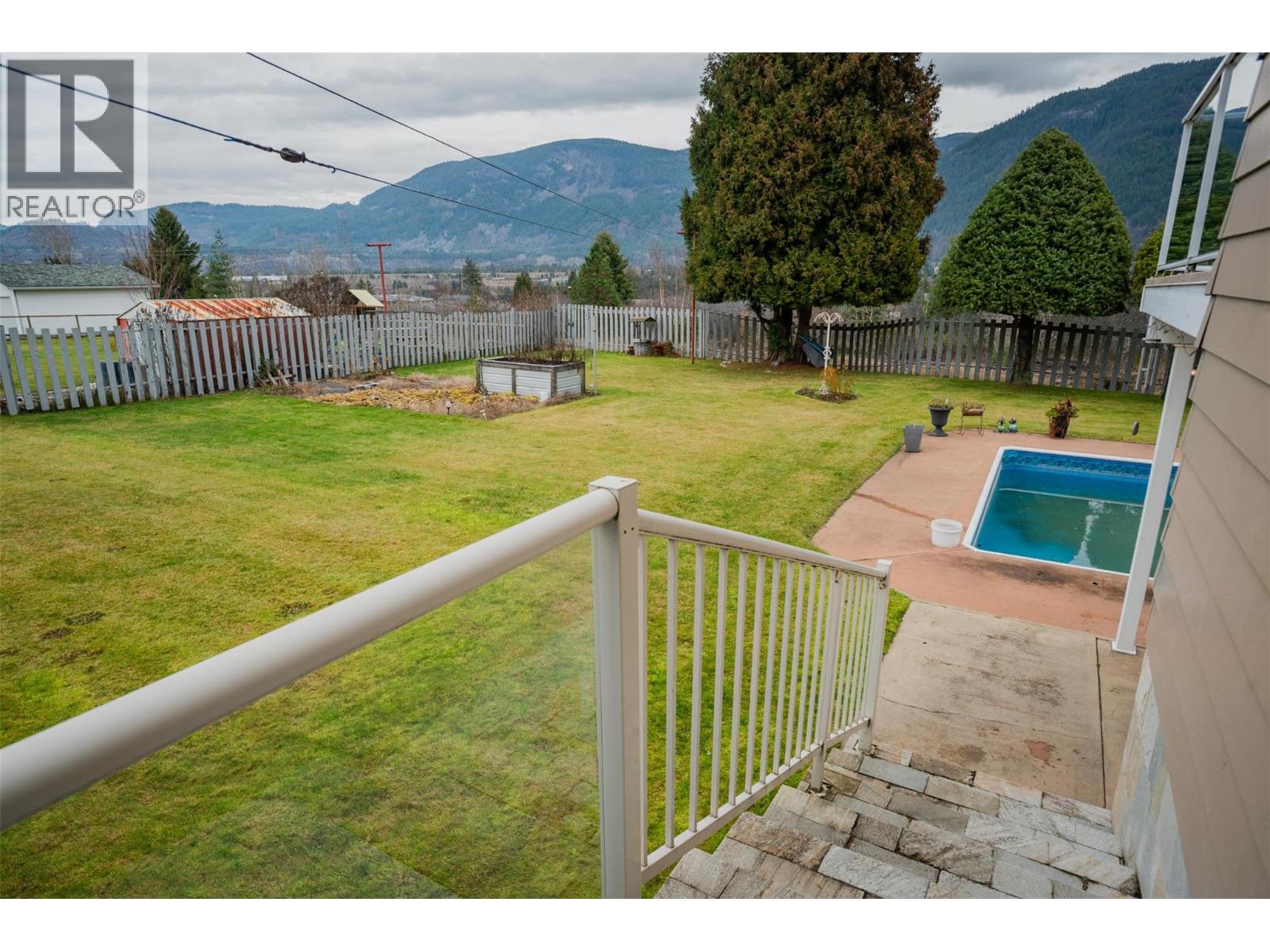 2621 6th Avenue, Castlegar