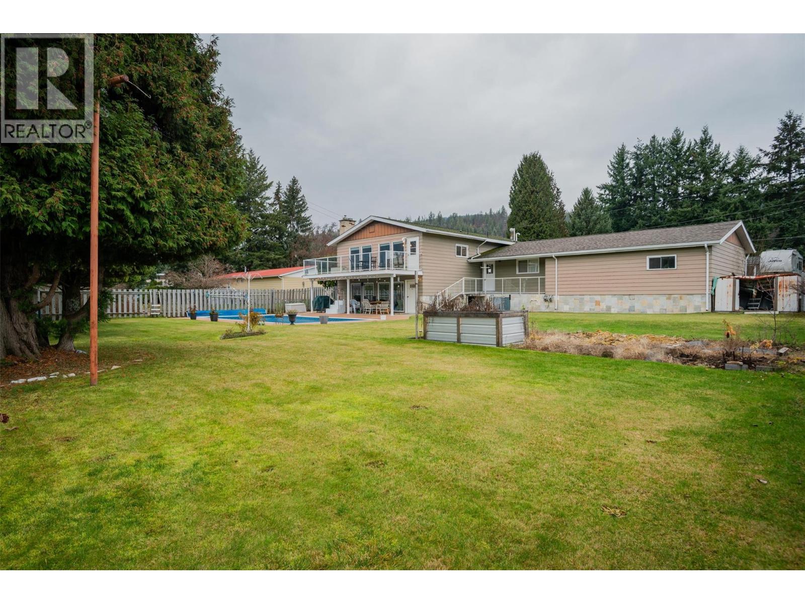 2621 6th Avenue, Castlegar