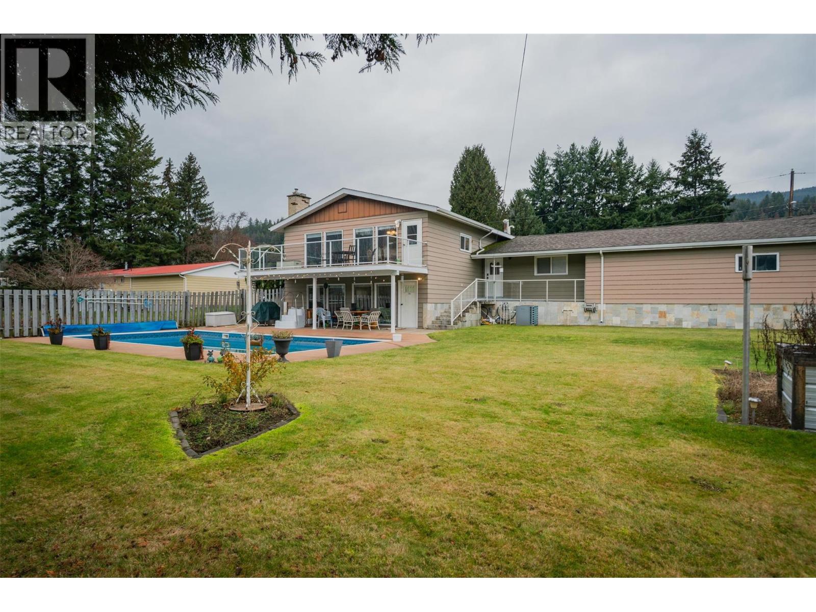 2621 6th Avenue, Castlegar