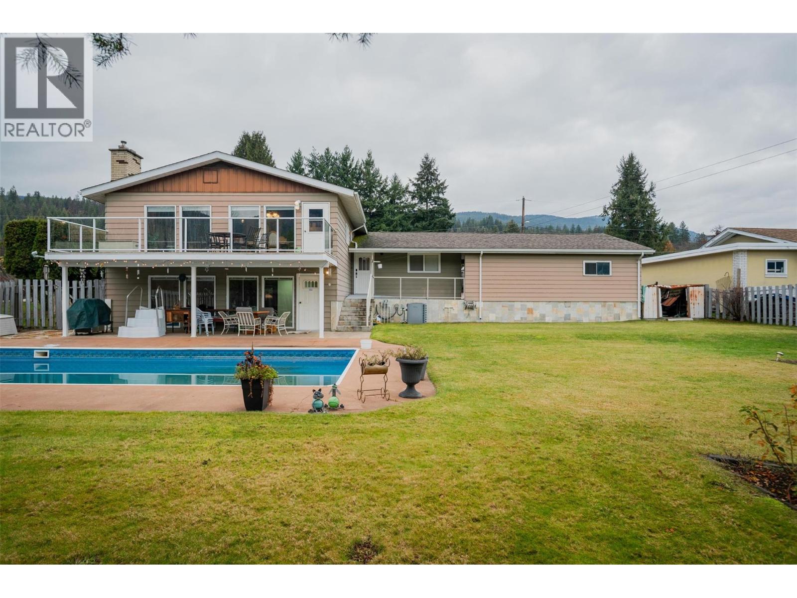 2621 6th Avenue, Castlegar