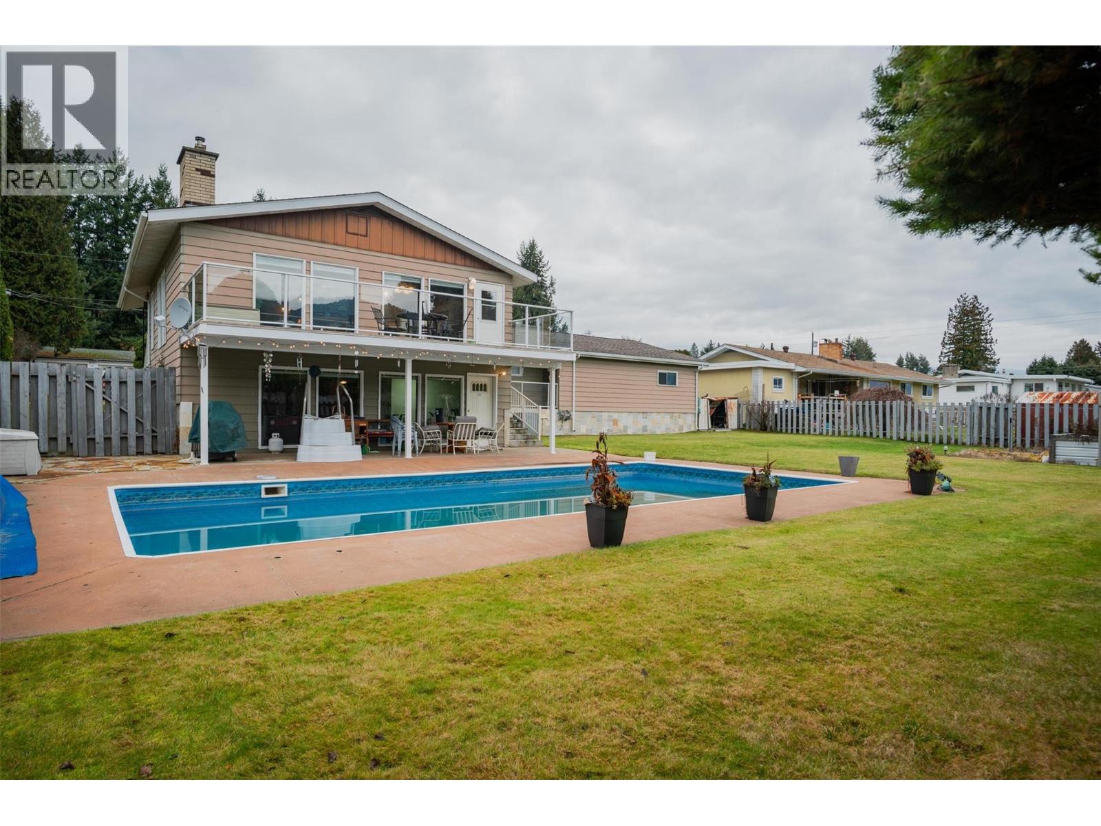 2621 6th Avenue, Castlegar