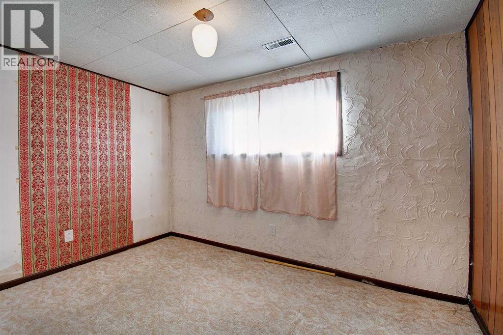 Single Family House Bi-level for Sale in   Avenue NE Marlborough Calgary 