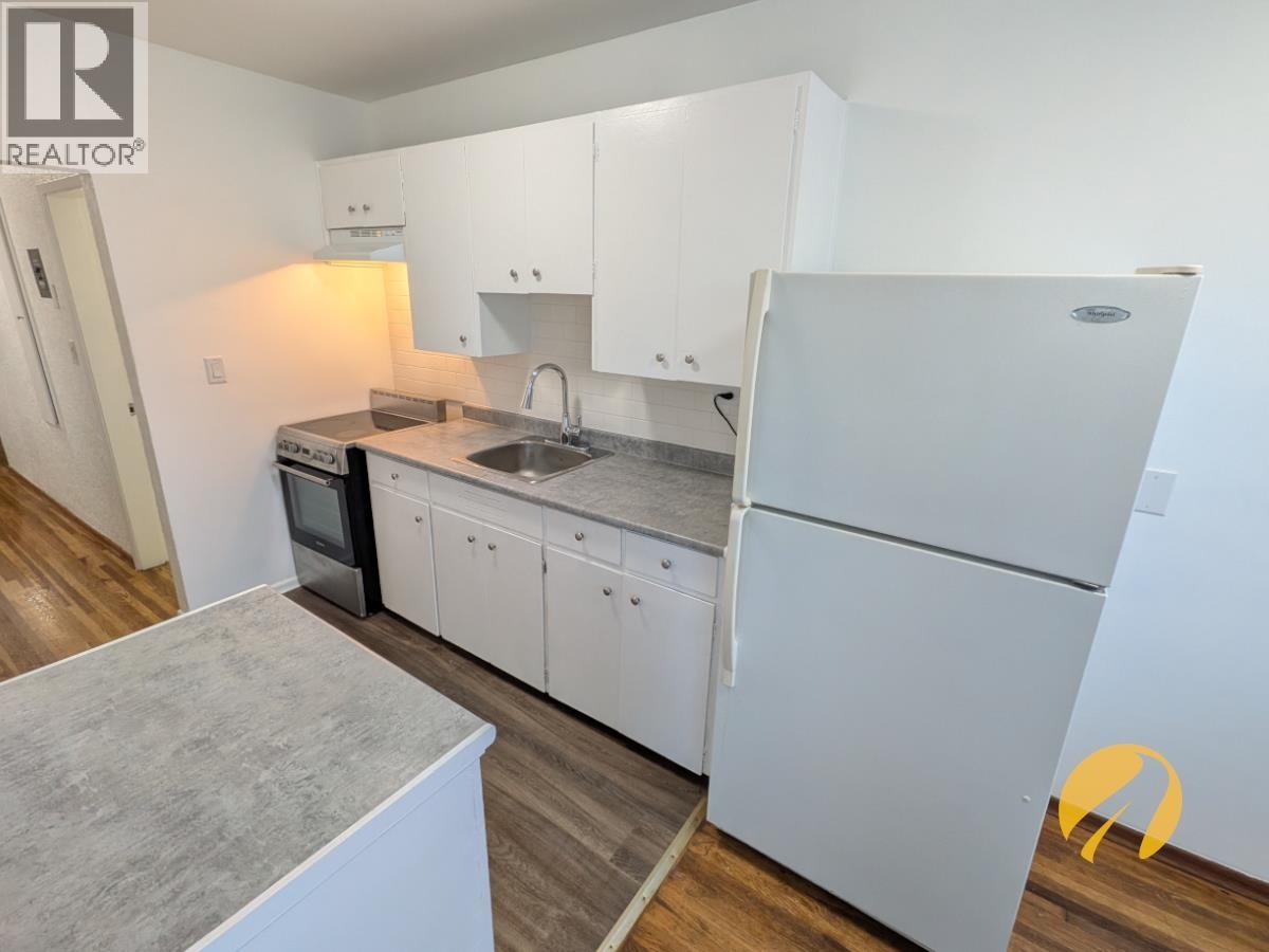 4 2435 W 2ND AVENUE, Vancouver