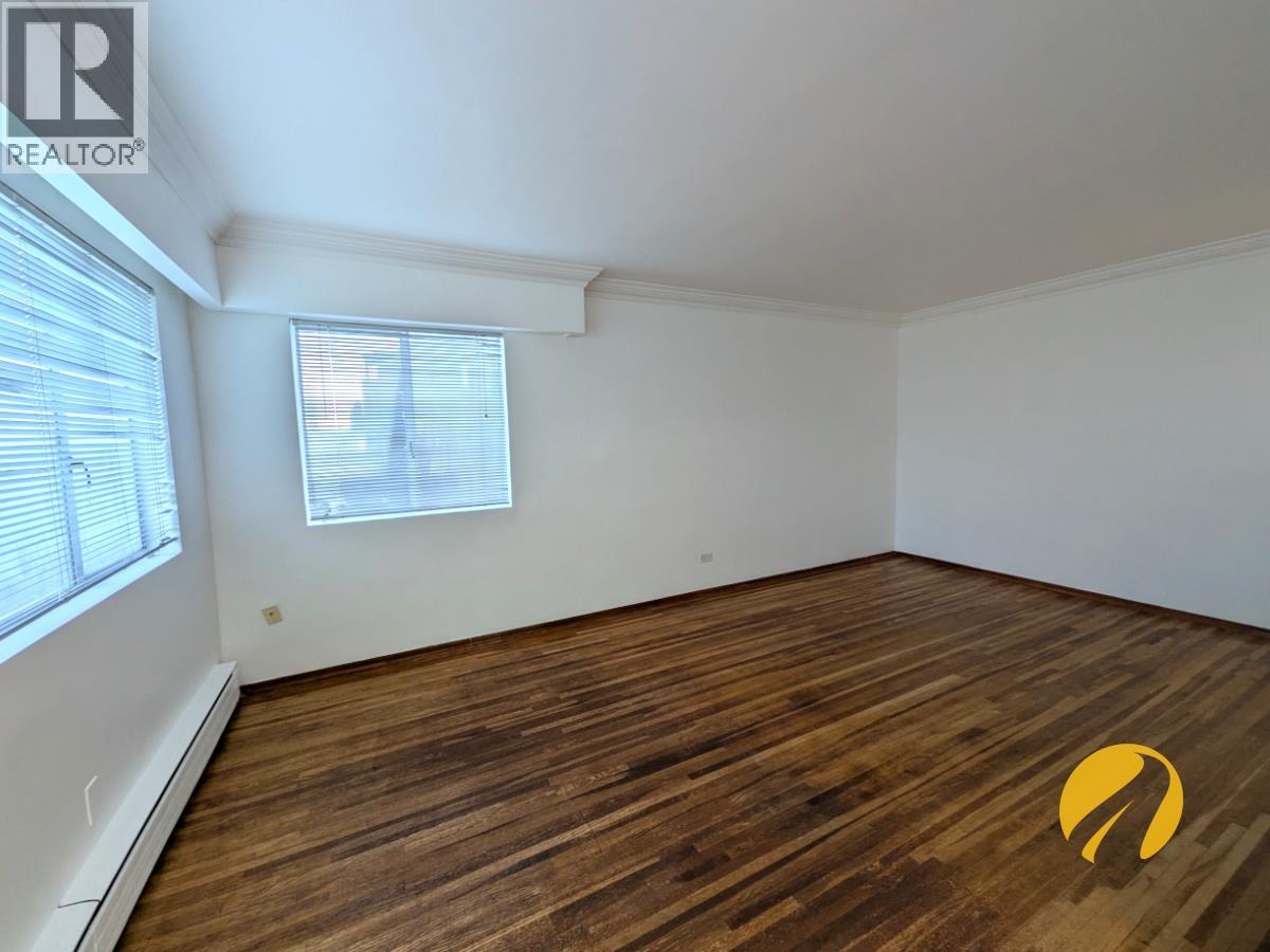 4 2435 W 2ND AVENUE, Vancouver