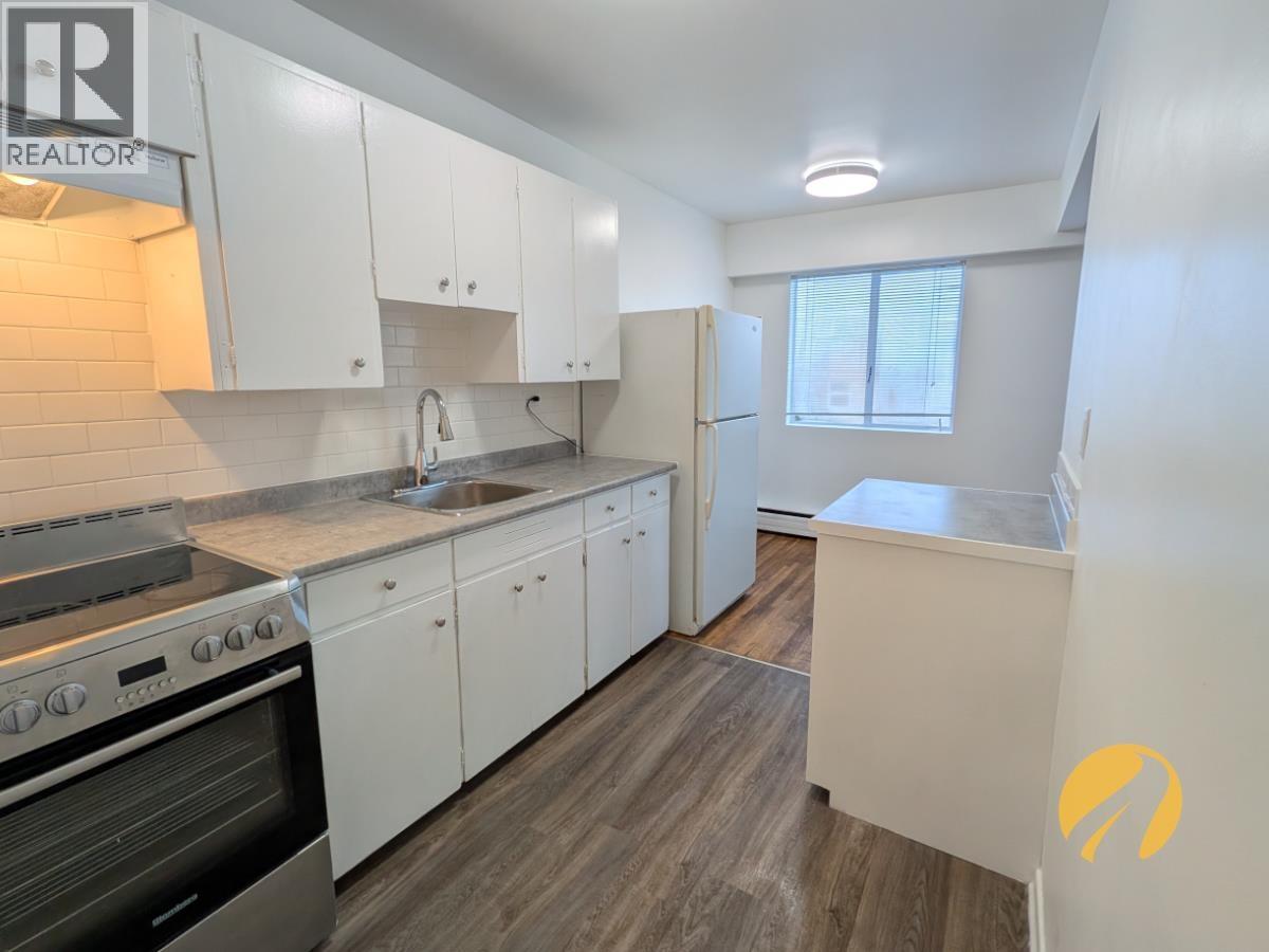 4 2435 W 2ND AVENUE, Vancouver