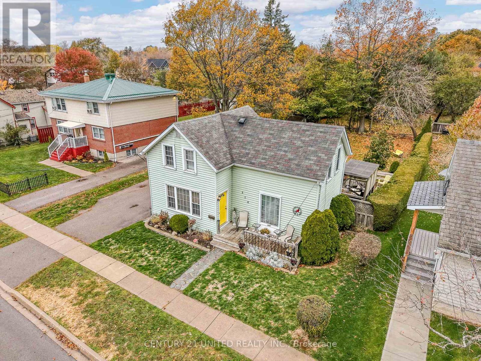 316 TWEED STREET - 4