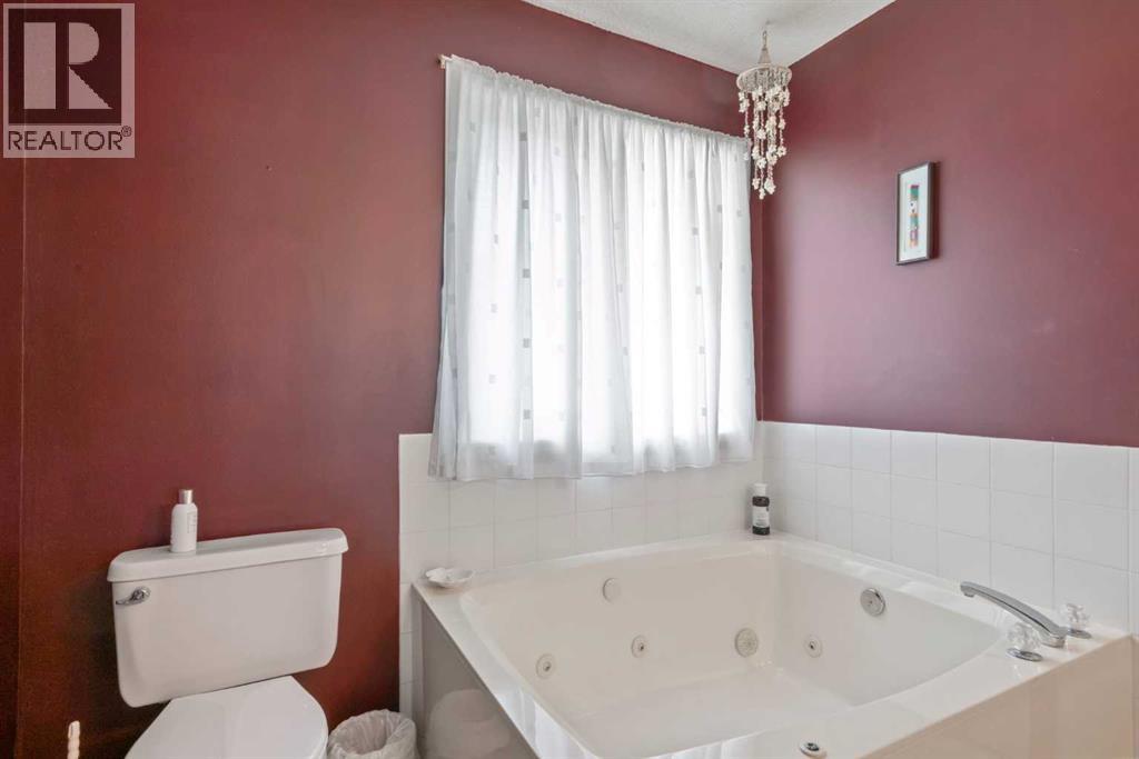 Single Family House for Sale in  Scenic Gardens NW Scenic Acres Calgary 