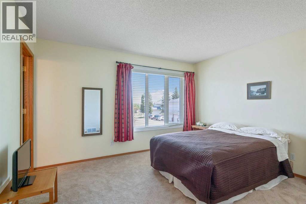 Single Family House for Sale in  Scenic Gardens NW Scenic Acres Calgary 