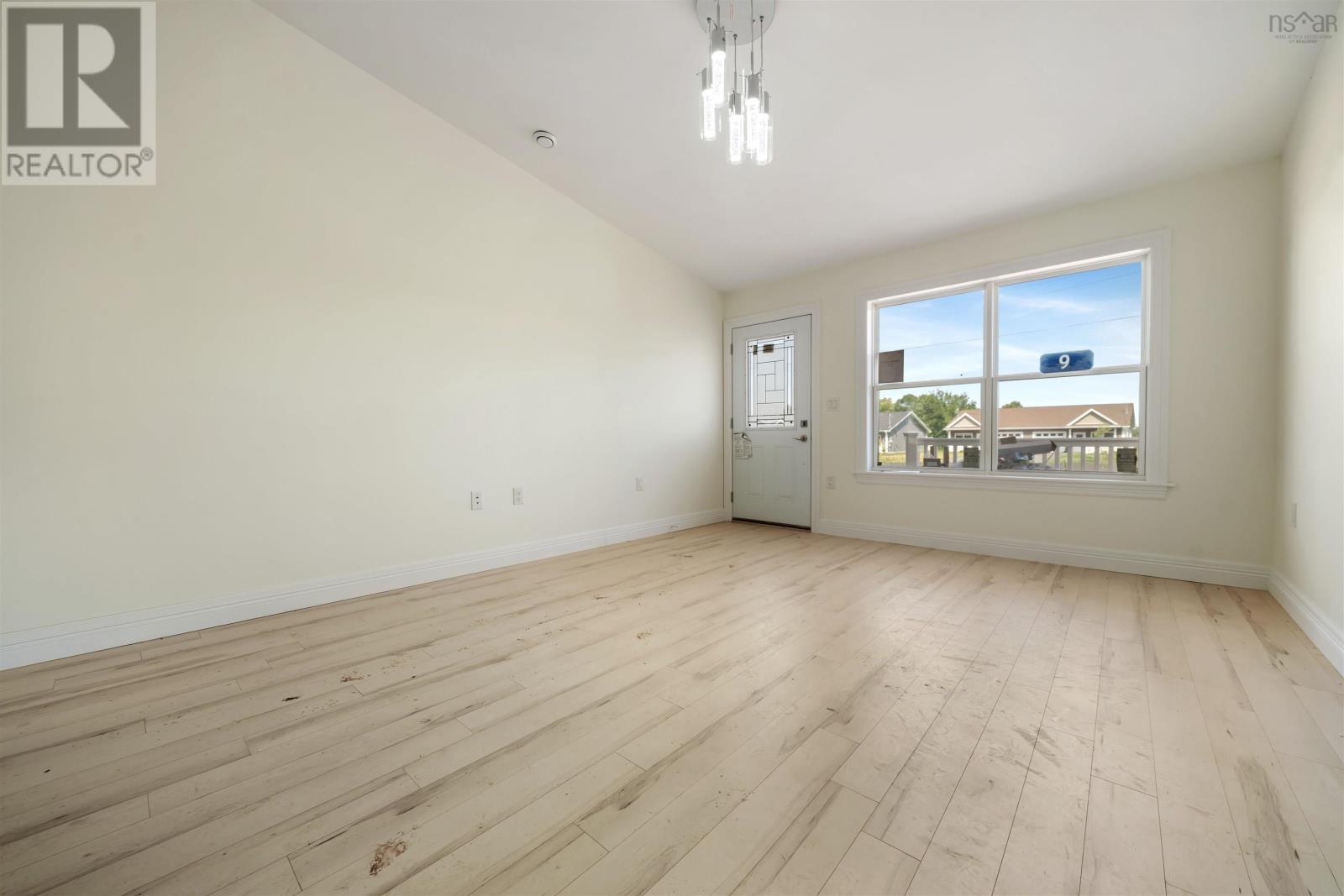 Property 8 of 20 of 9 SUMMER HILL Place