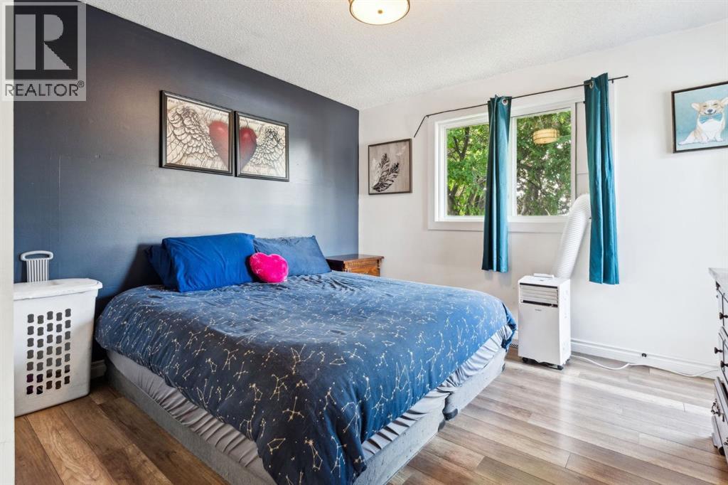 Single Family House Bi-level for Sale in  Falchurch Crescent NE Falconridge Calgary 