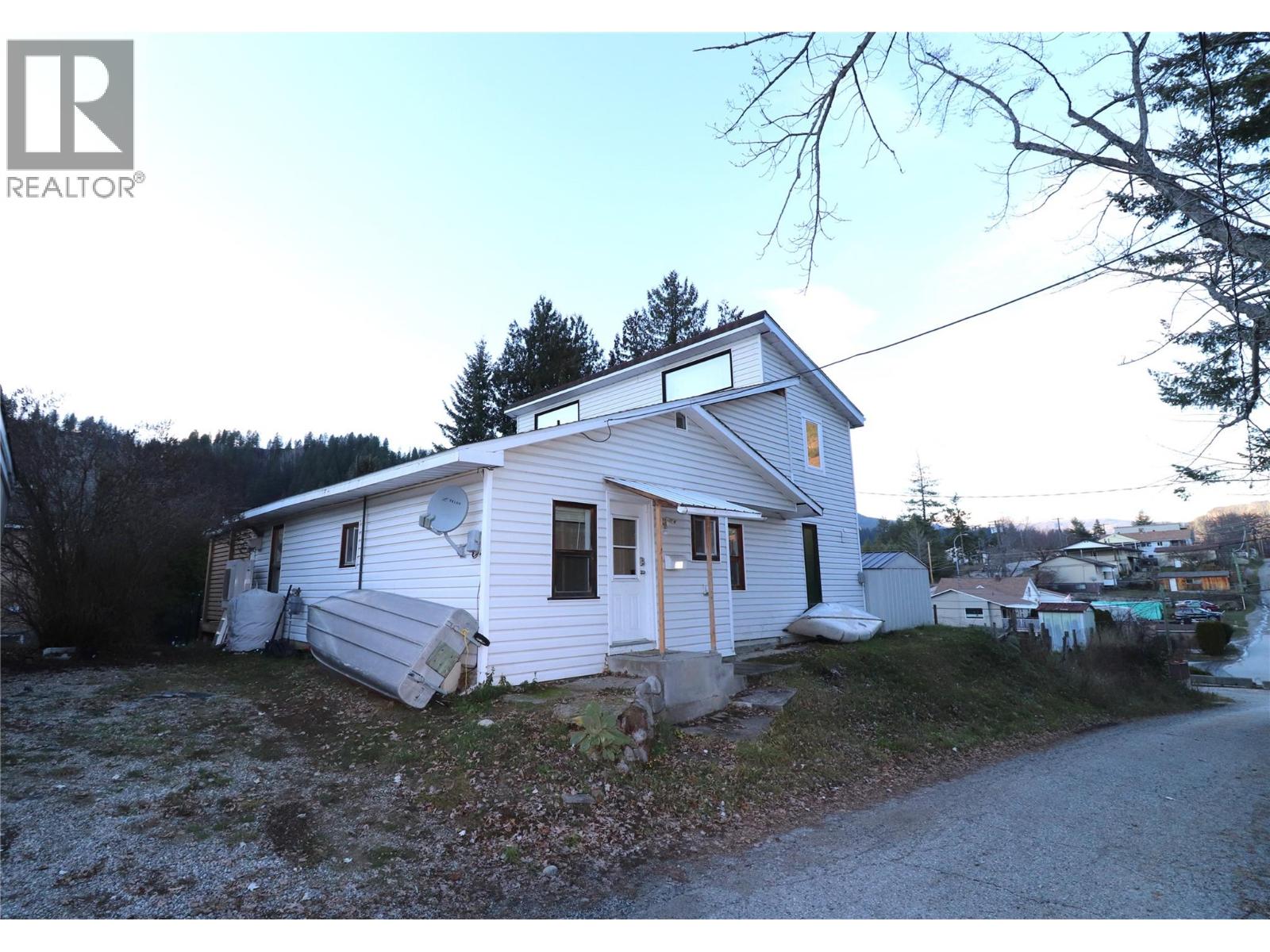 613 11th Avenue, Castlegar