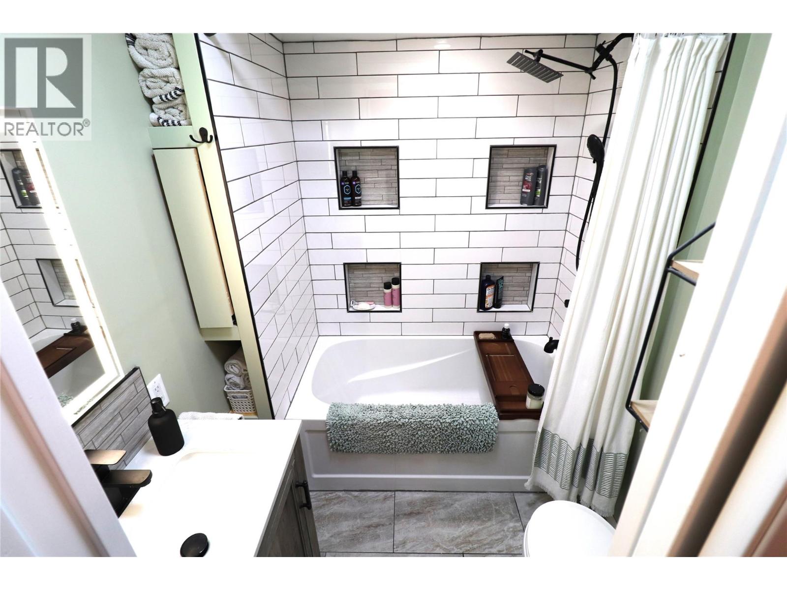 613 11th Avenue, Castlegar