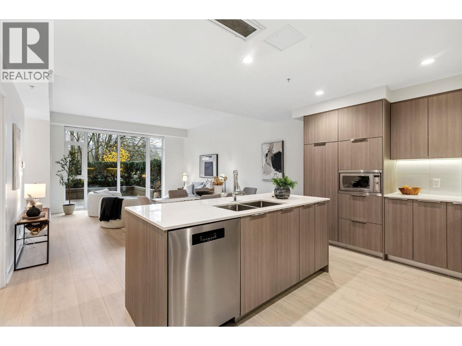 TH1431 HUNTER STREET, North Vancouver