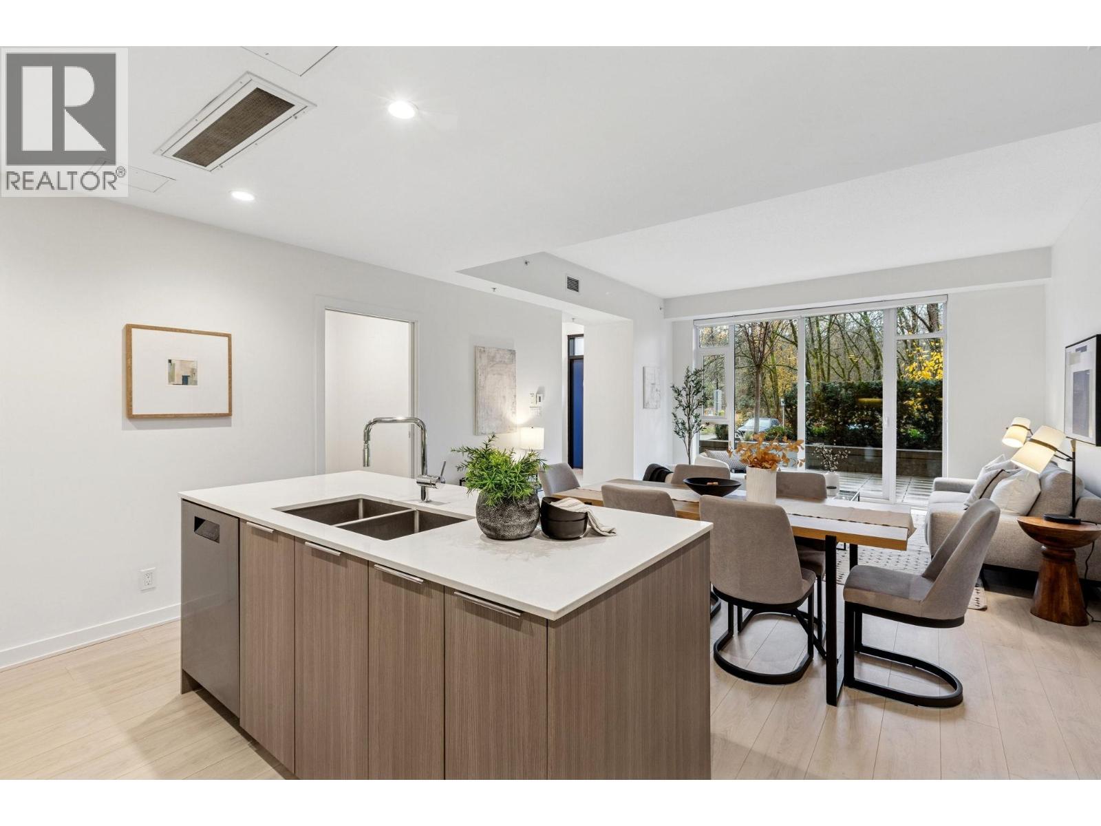 TH1431 HUNTER STREET, North Vancouver