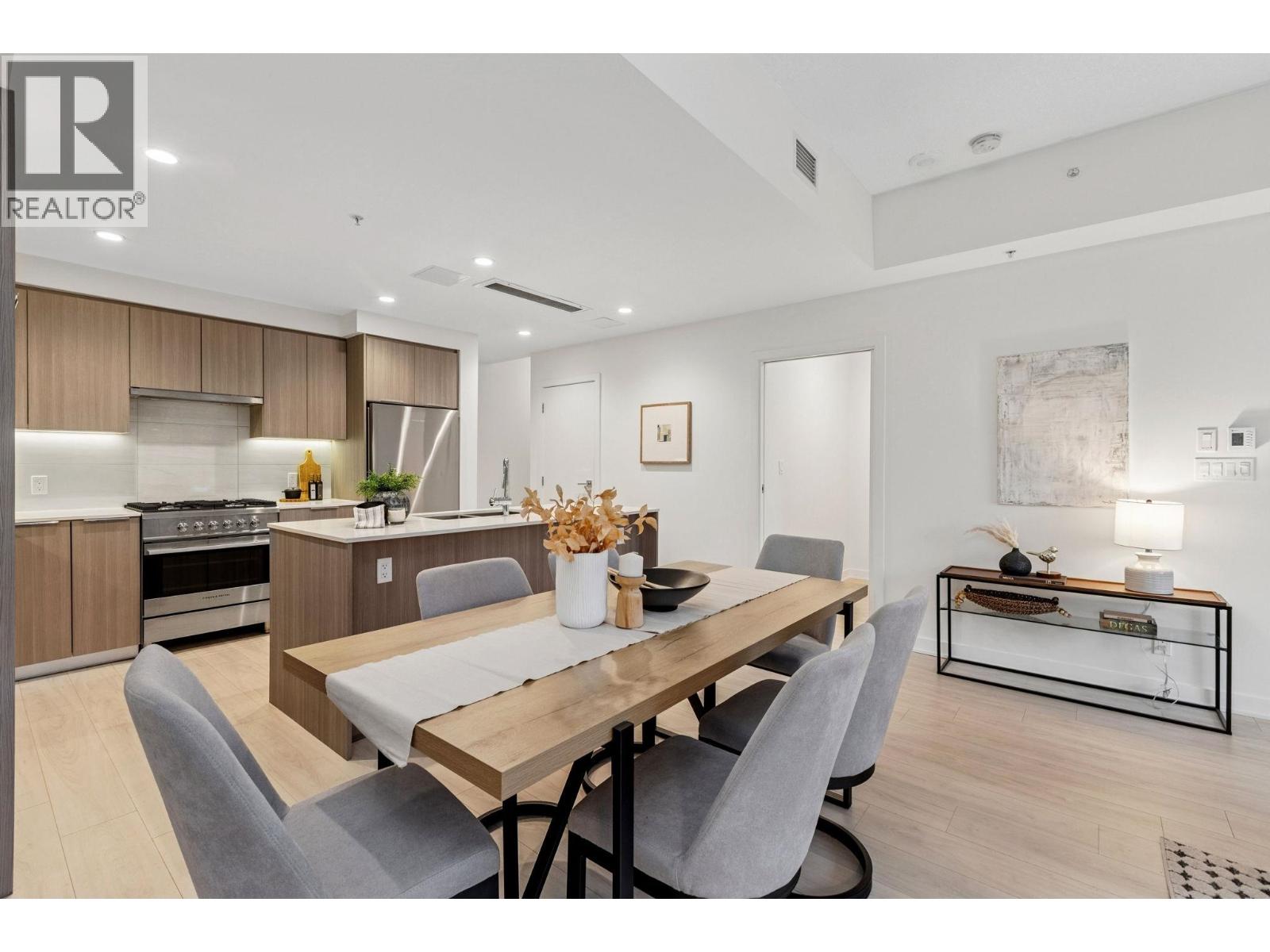 TH1431 HUNTER STREET, North Vancouver