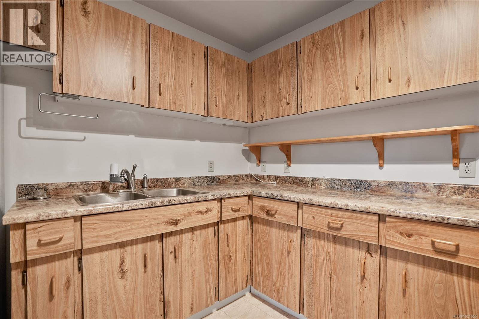 504 69 Gorge Road West, Saanich