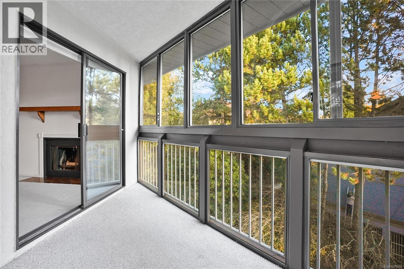 504 69 Gorge Road West, Saanich