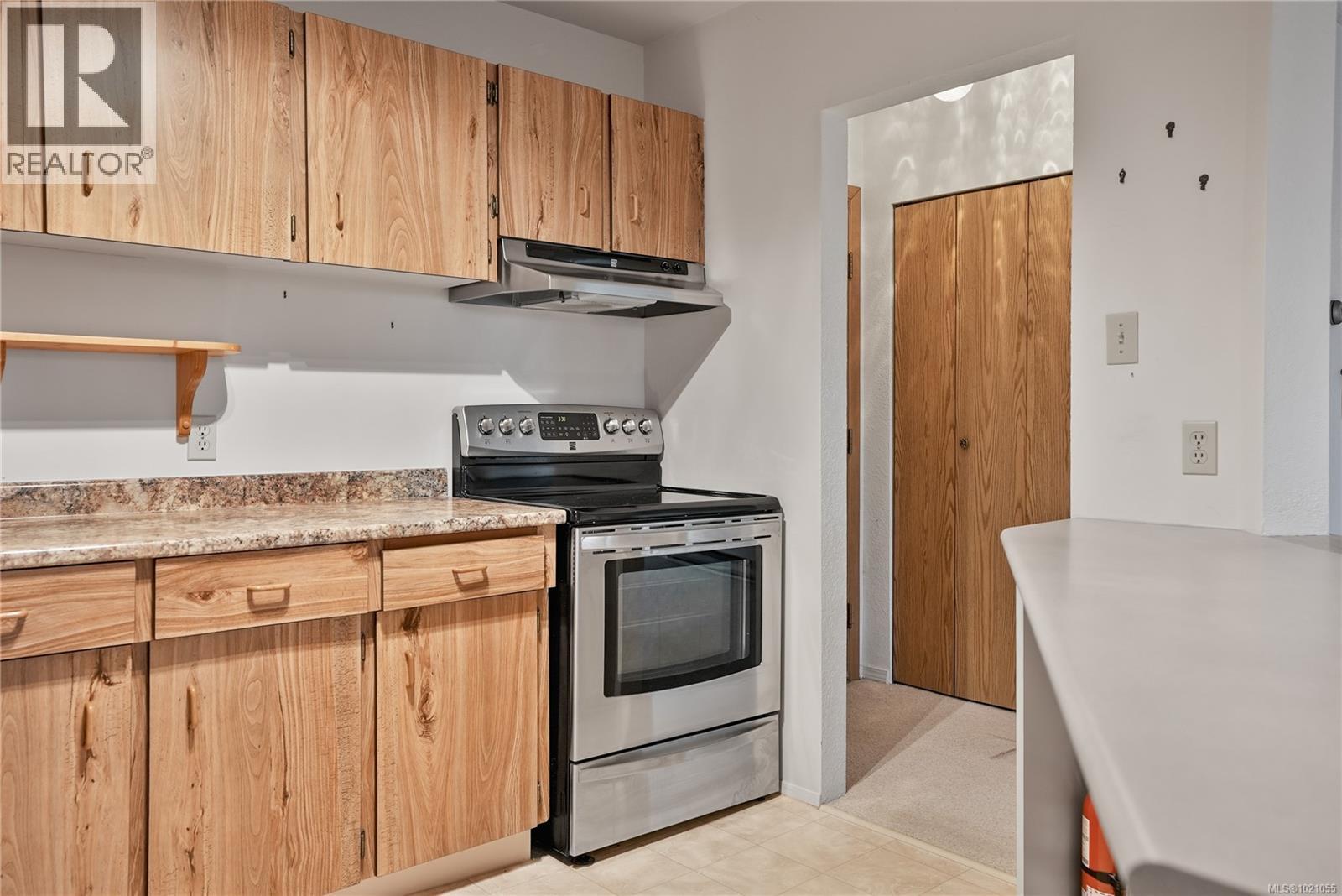 504 69 Gorge Road West, Saanich