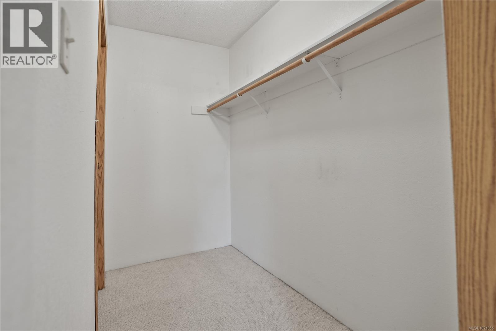 504 69 Gorge Road West, Saanich