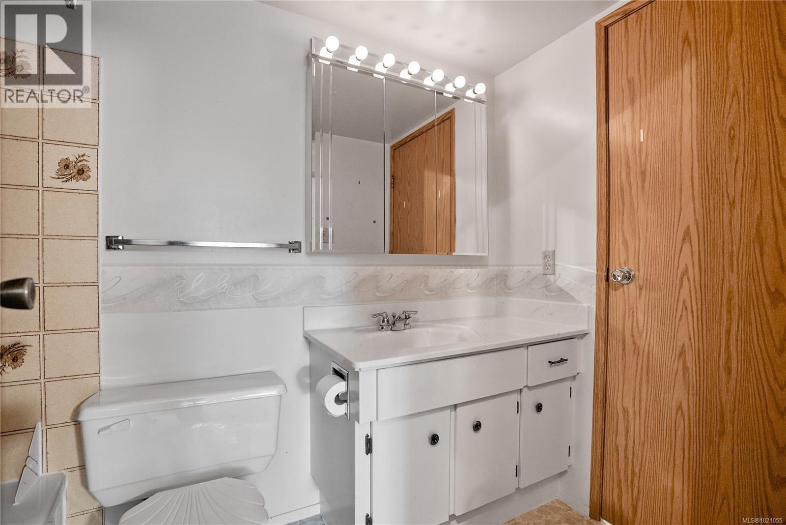 504 69 Gorge Road West, Saanich