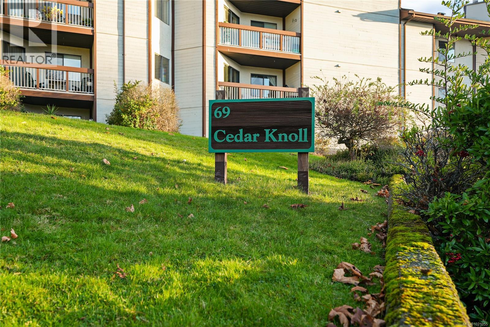 504 69 Gorge Road West, Saanich