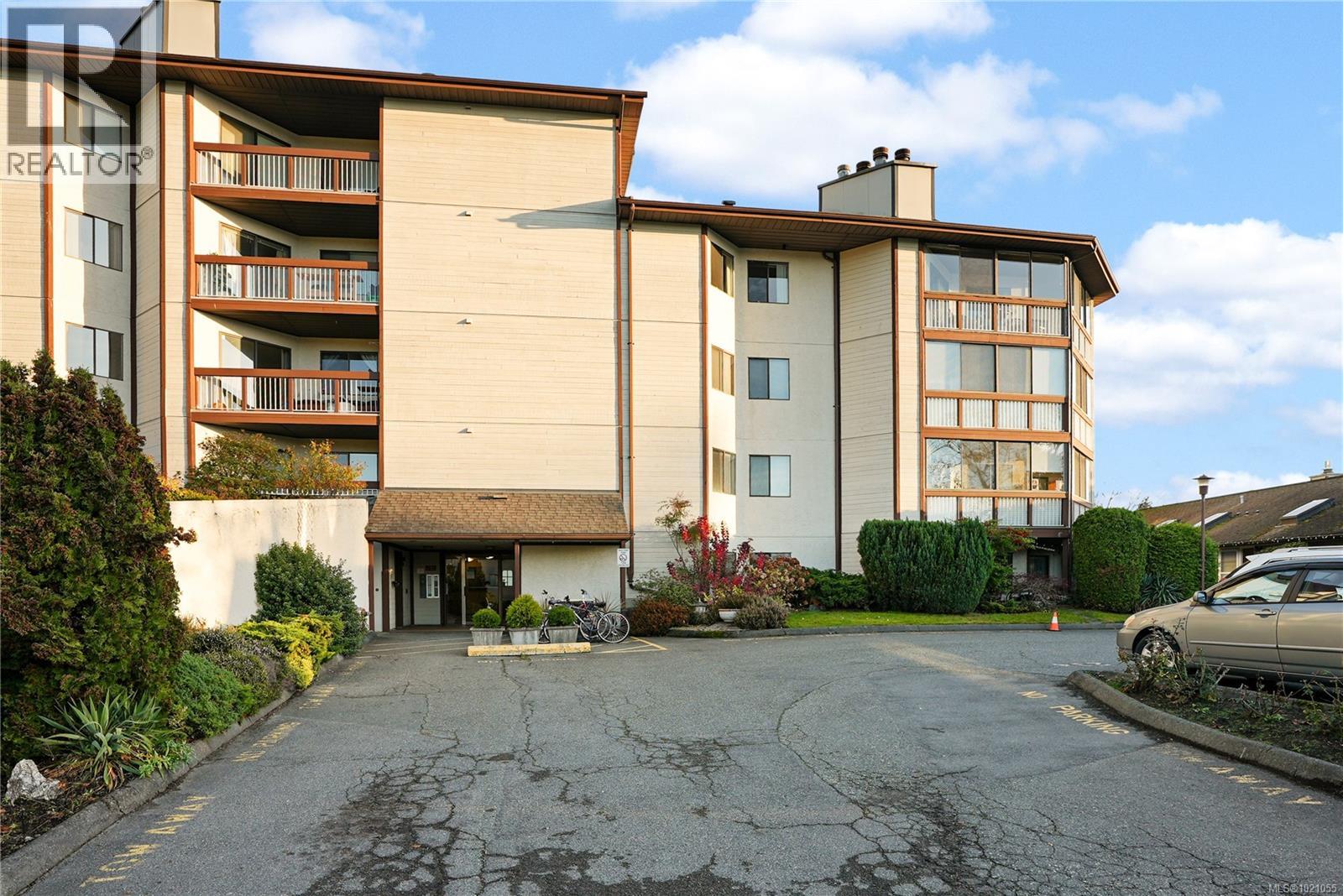 504 69 Gorge Road West, Saanich