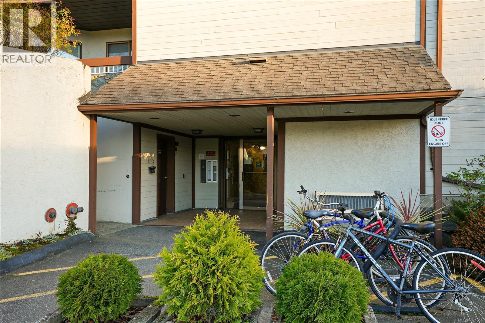 504 69 Gorge Road West, Saanich