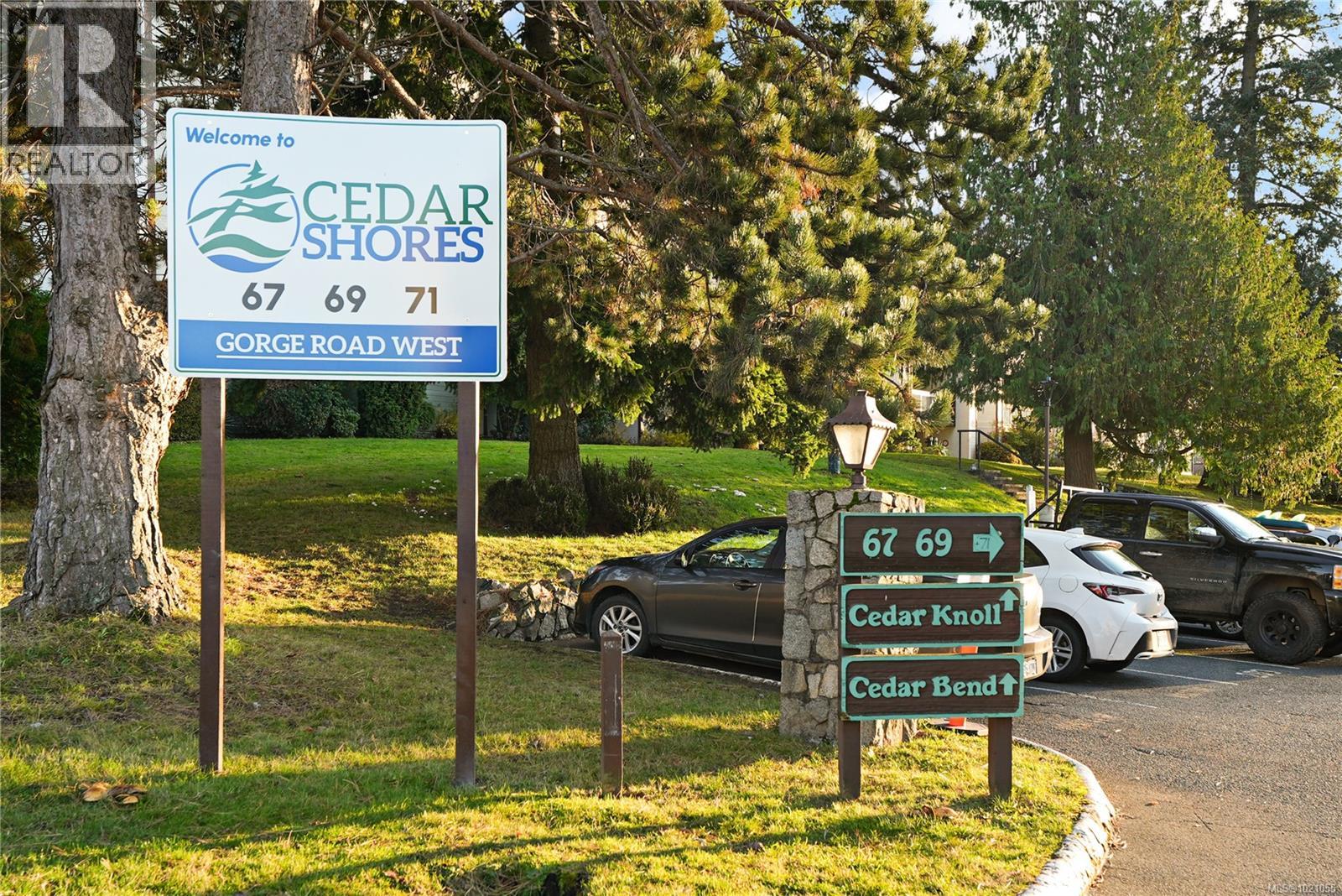 504 69 Gorge Road West, Saanich