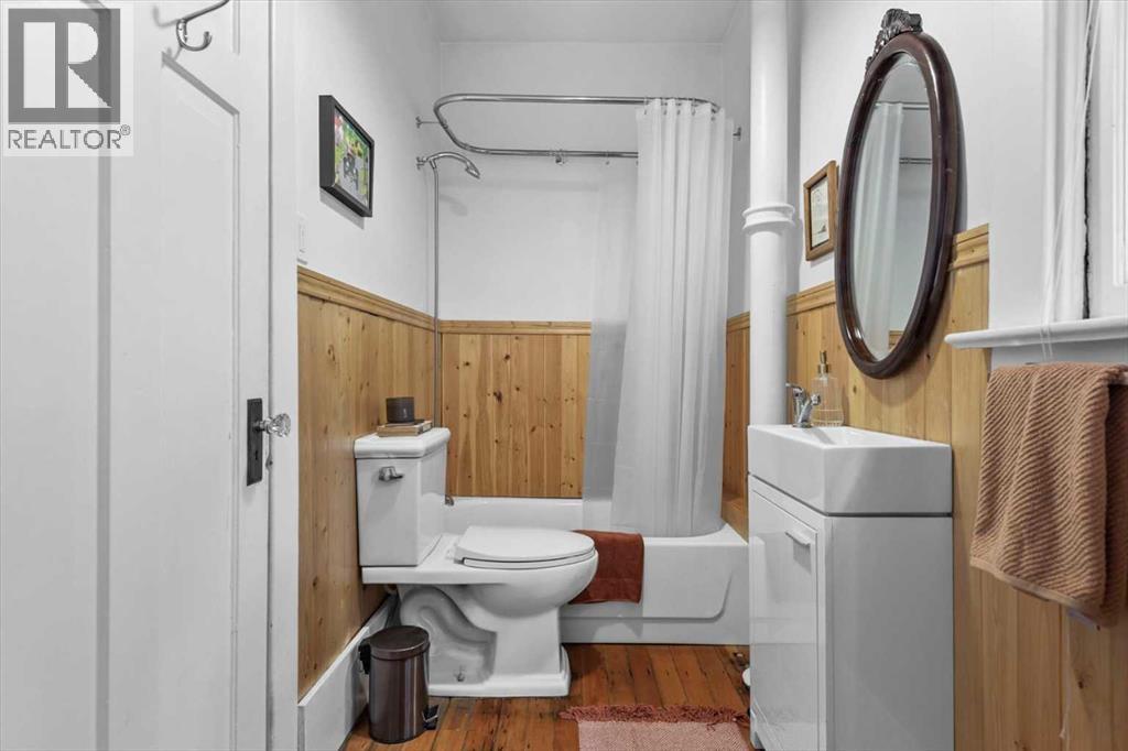 Single Family House for Sale in   Avenue NW Sunnyside Calgary 