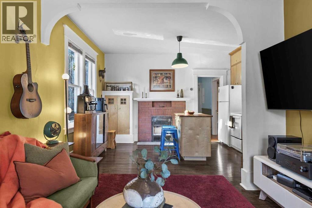 Single Family House for Sale in   Avenue NW Sunnyside Calgary 