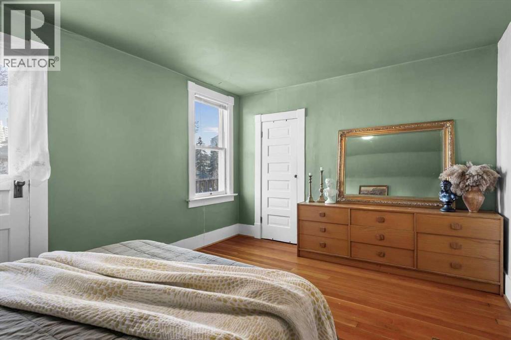 Single Family House for Sale in   Avenue NW Sunnyside Calgary 