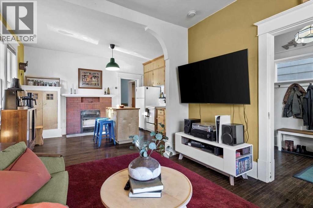 Single Family House for Sale in   Avenue NW Sunnyside Calgary 