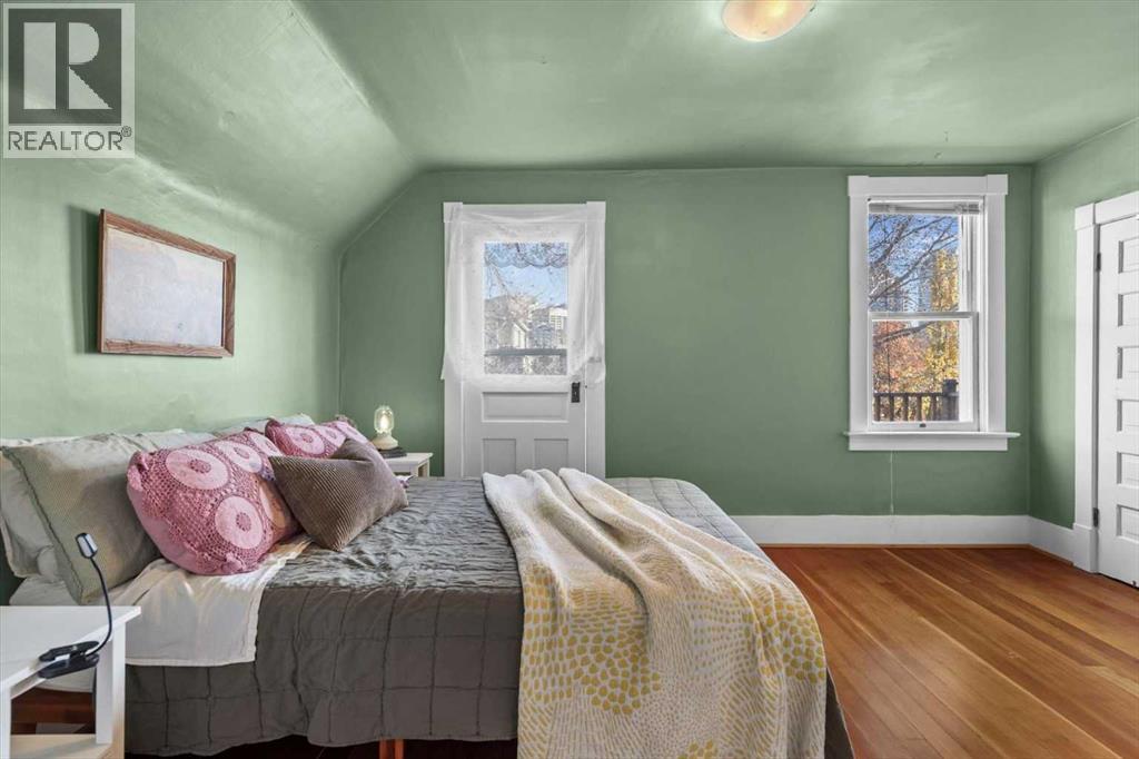 Single Family House for Sale in   Avenue NW Sunnyside Calgary 