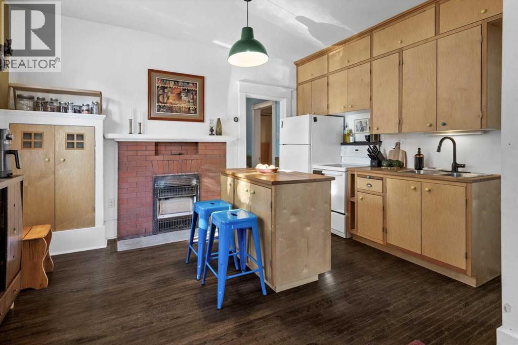 Single Family House for Sale in   Avenue NW Sunnyside Calgary 