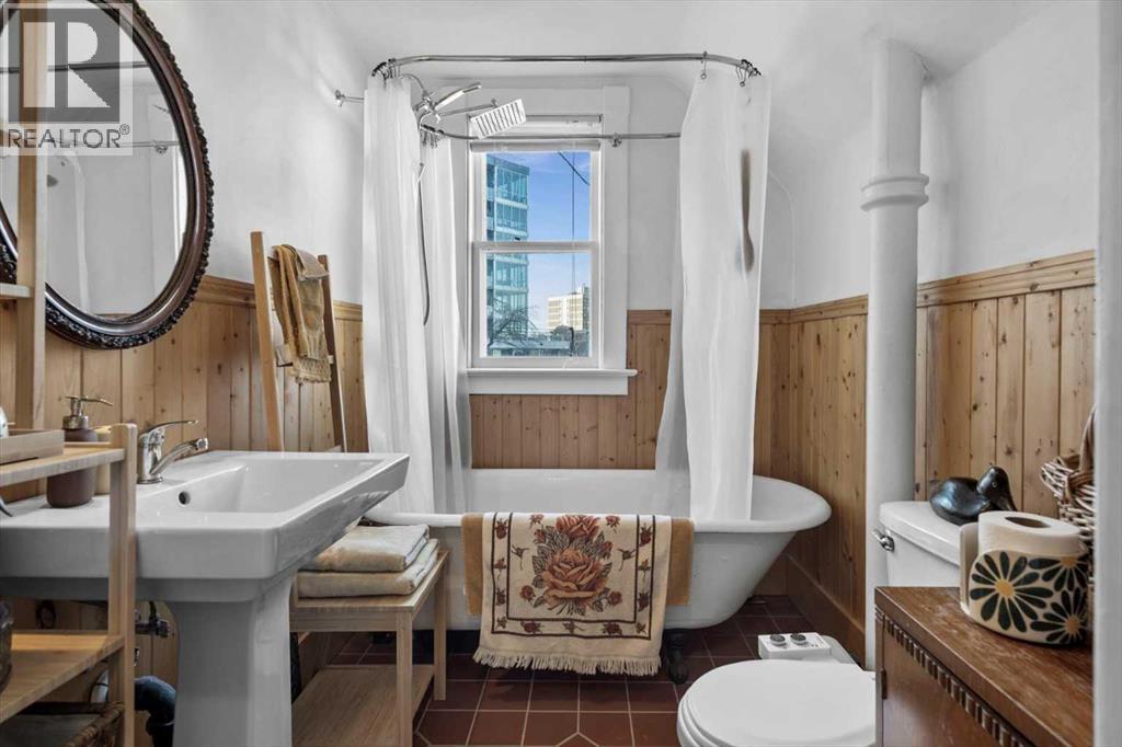 Single Family House for Sale in   Avenue NW Sunnyside Calgary 