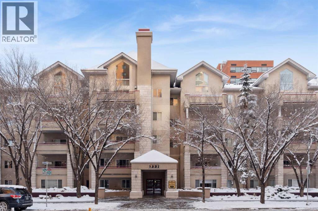 Inner Core Urban Lifestyle on QUIET Tree-Lined Street