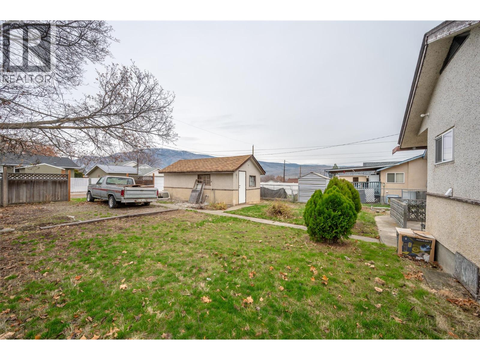 856 School Avenue, Oliver