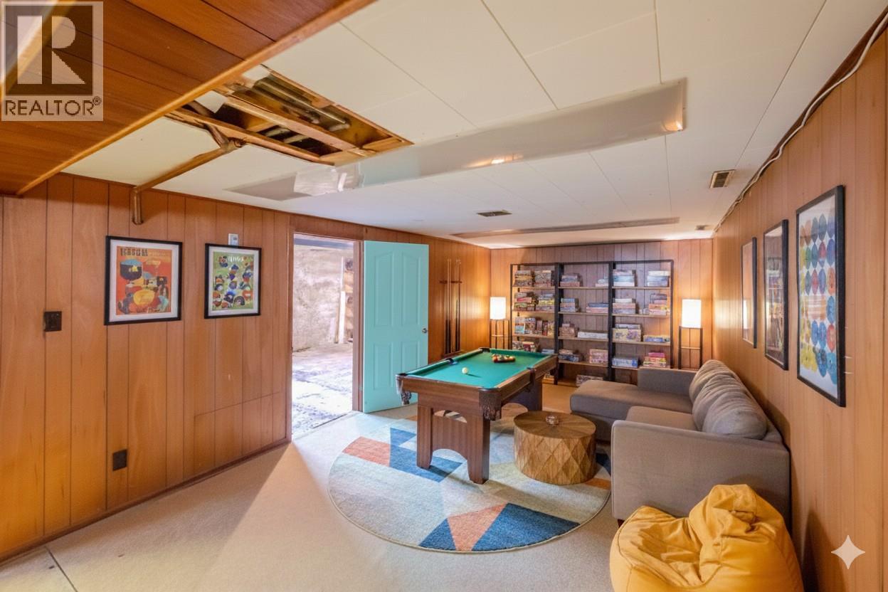 856 School Avenue, Oliver