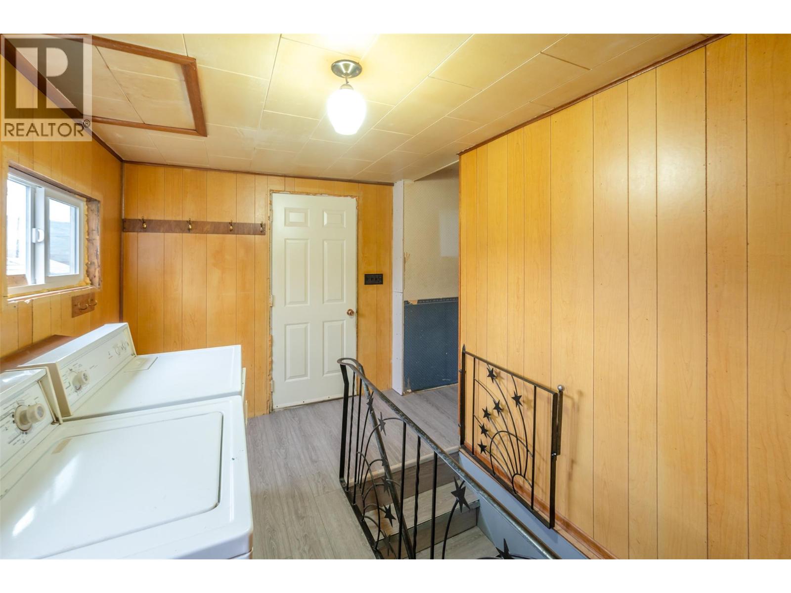 856 School Avenue, Oliver