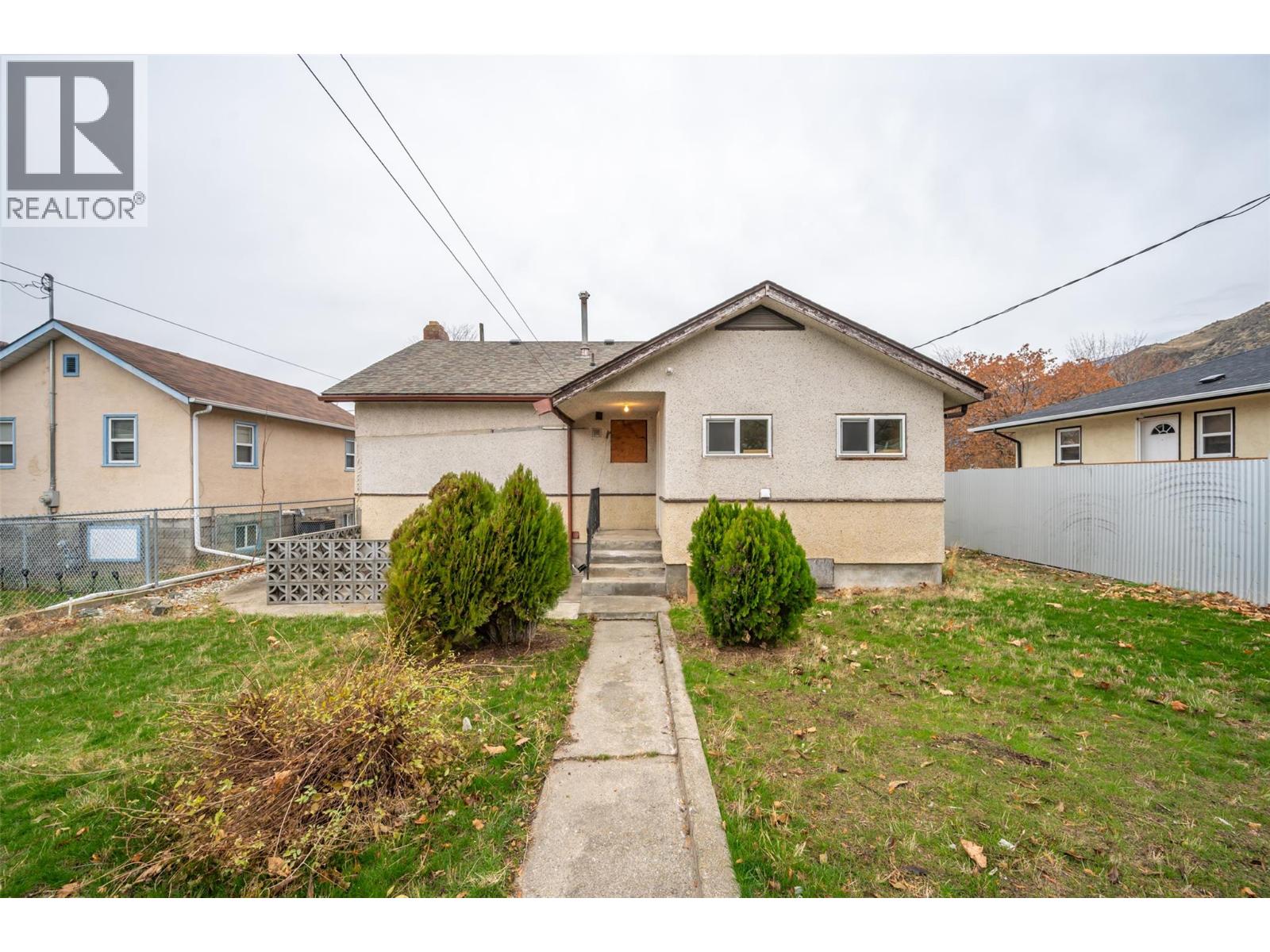 856 School Avenue, Oliver